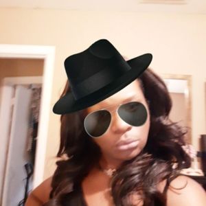 Meet your Posher, Pamela m.